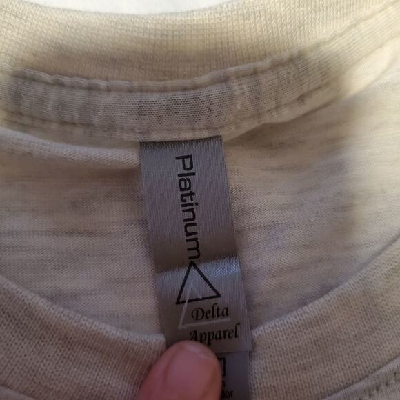 Delta medium womens long sleeve cream colored tee from Branson Showboat. NWT - Picture 10 of 13
